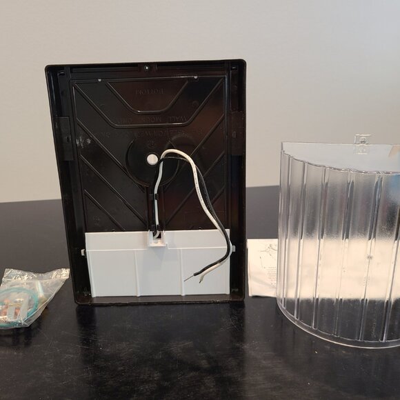 Lights of America - 27 Watt Wall Light ***BRAND NEW*** - Picture 9 of 9